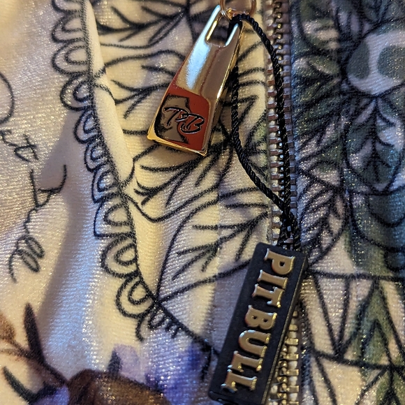 Pit Bull Jeans cropped velvet top w/built in bra cups - Picture 13 of 13